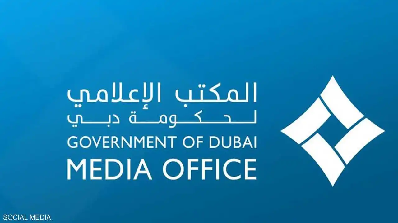 فرق الدفاع المدني في دبي تباشر حادث سقوط شظايا على واجهة مبنى